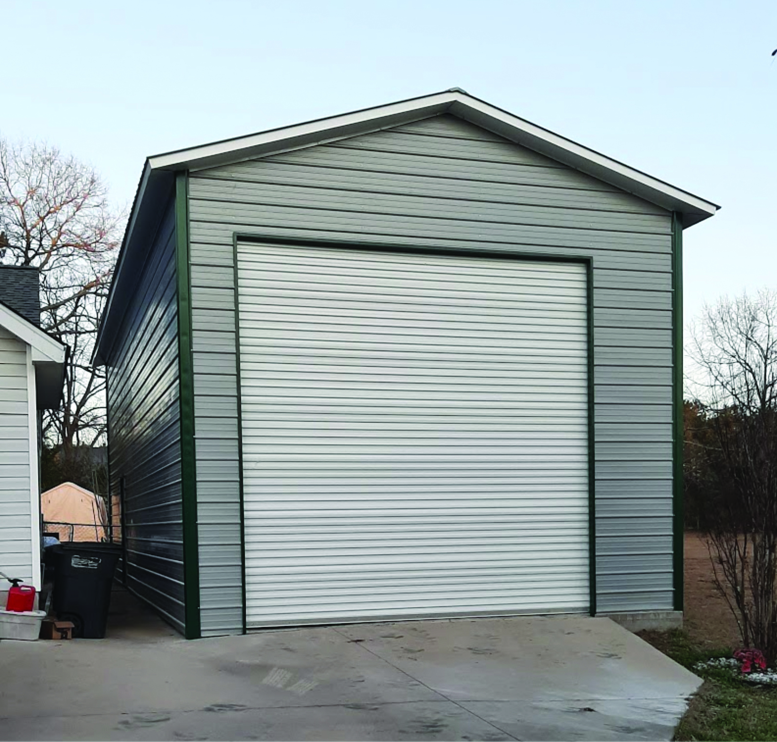 VALUE SINGLE GARAGE, BOXED EAVE  *PHOTO REPRESENTATION IS AN EXAMPLE ONLY / ACTUAL PRODUCT MAY VARY