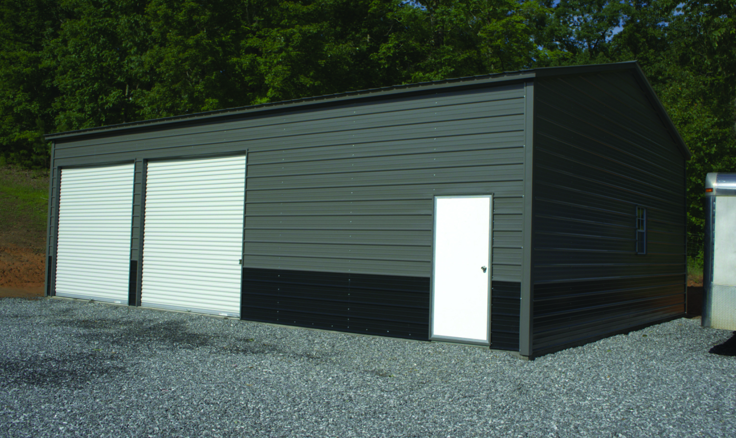 CHOICE TRIPLE GARAGE, 2 BAY 1 ENTRY  *PHOTO REPRESENTATION IS AN EXAMPLE ONLY / ACTUAL PRODUCT MAY VARY